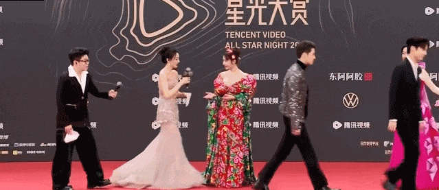 个风情万种却被29岁三线小花抢风头m6米乐澳门这一天内娱一线女星个(图12)