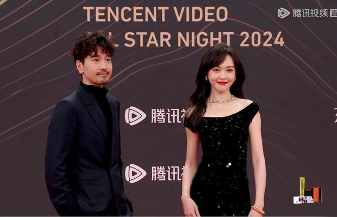 个风情万种却被29岁三线小花抢风头m6米乐澳门这一天内娱一线女星个(图13)