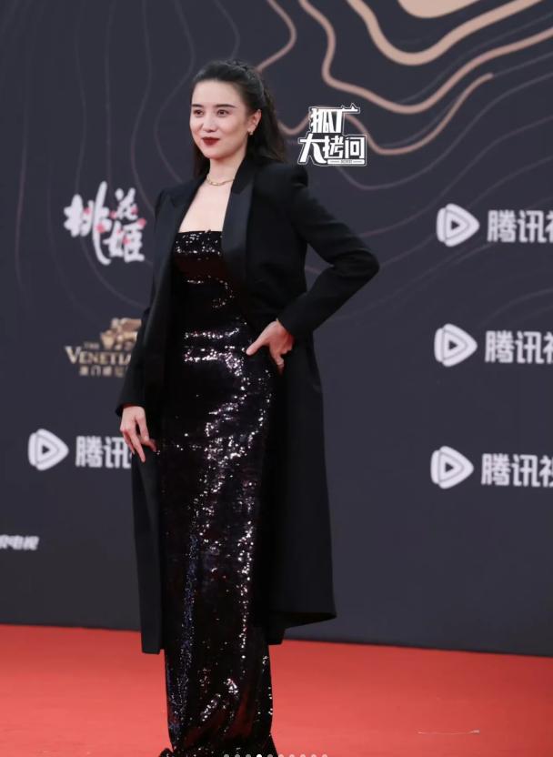 个风情万种却被29岁三线小花抢风头m6米乐澳门这一天内娱一线女星个(图15)
