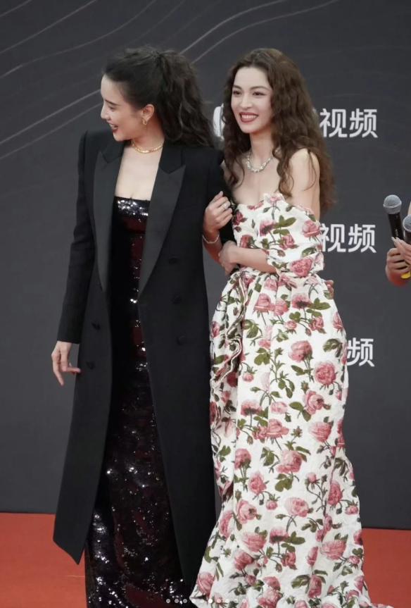 个风情万种却被29岁三线小花抢风头m6米乐澳门这一天内娱一线女星个(图20)