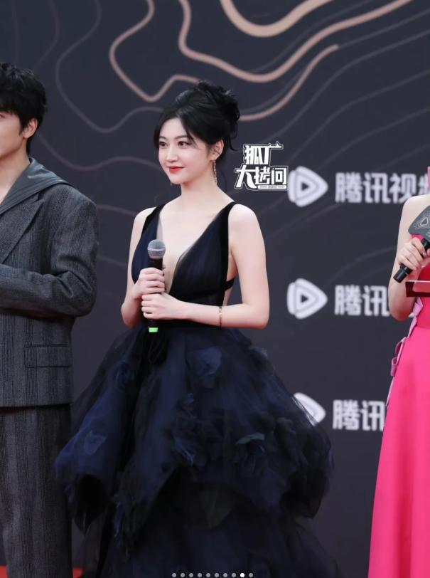 个风情万种却被29岁三线小花抢风头m6米乐澳门这一天内娱一线女星个(图22)