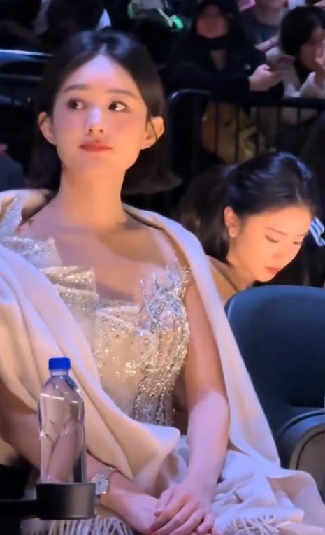 个风情万种却被29岁三线小花抢风头m6米乐澳门这一天内娱一线女星个(图24)
